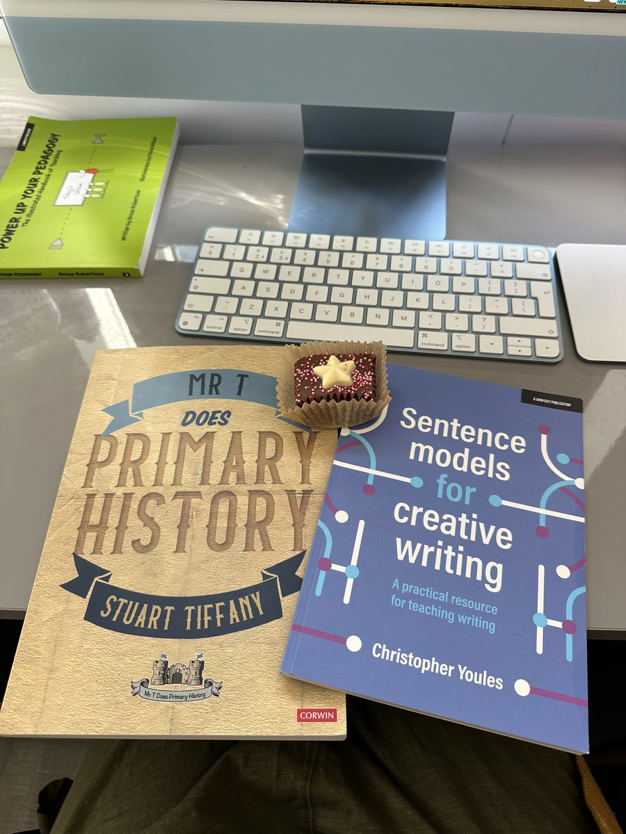 How do I decide who to see for session one?! @Mr_S_Tiffany @ChrisYoules #PrimaryEssentials 

(Featuring a brownie from @BrowniegodUK gifted to us by @jonnybrinson)