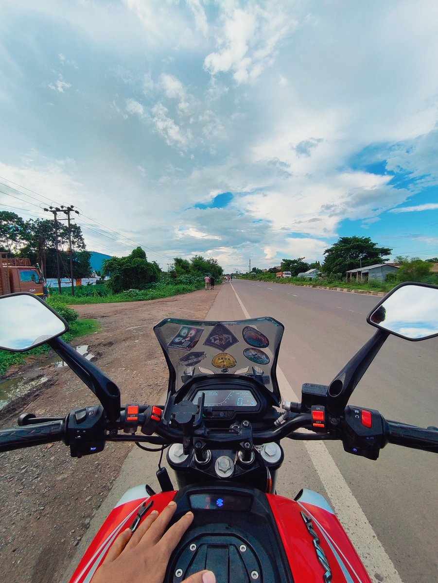 Same VIBES with different CC

which one is your favourite D400 or D250 ?
.
.
#bloggerstyle #bajajdominar #dominar400 #dominar250 #bikelife #biker #grateful #gratitude #peace #photooftheday #newpost #vibes