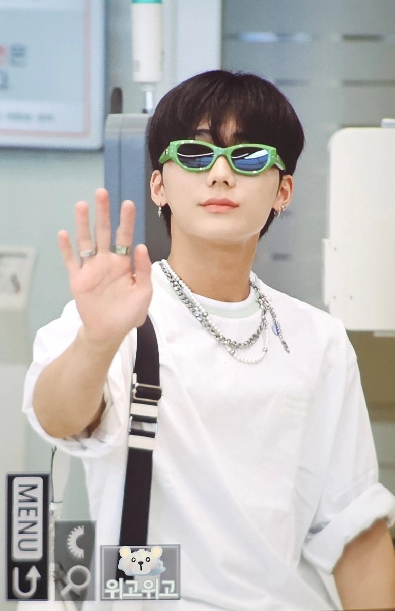 240504 DKZ ICN 입국 #종형 preview

종형이 한국 옴👋🏻