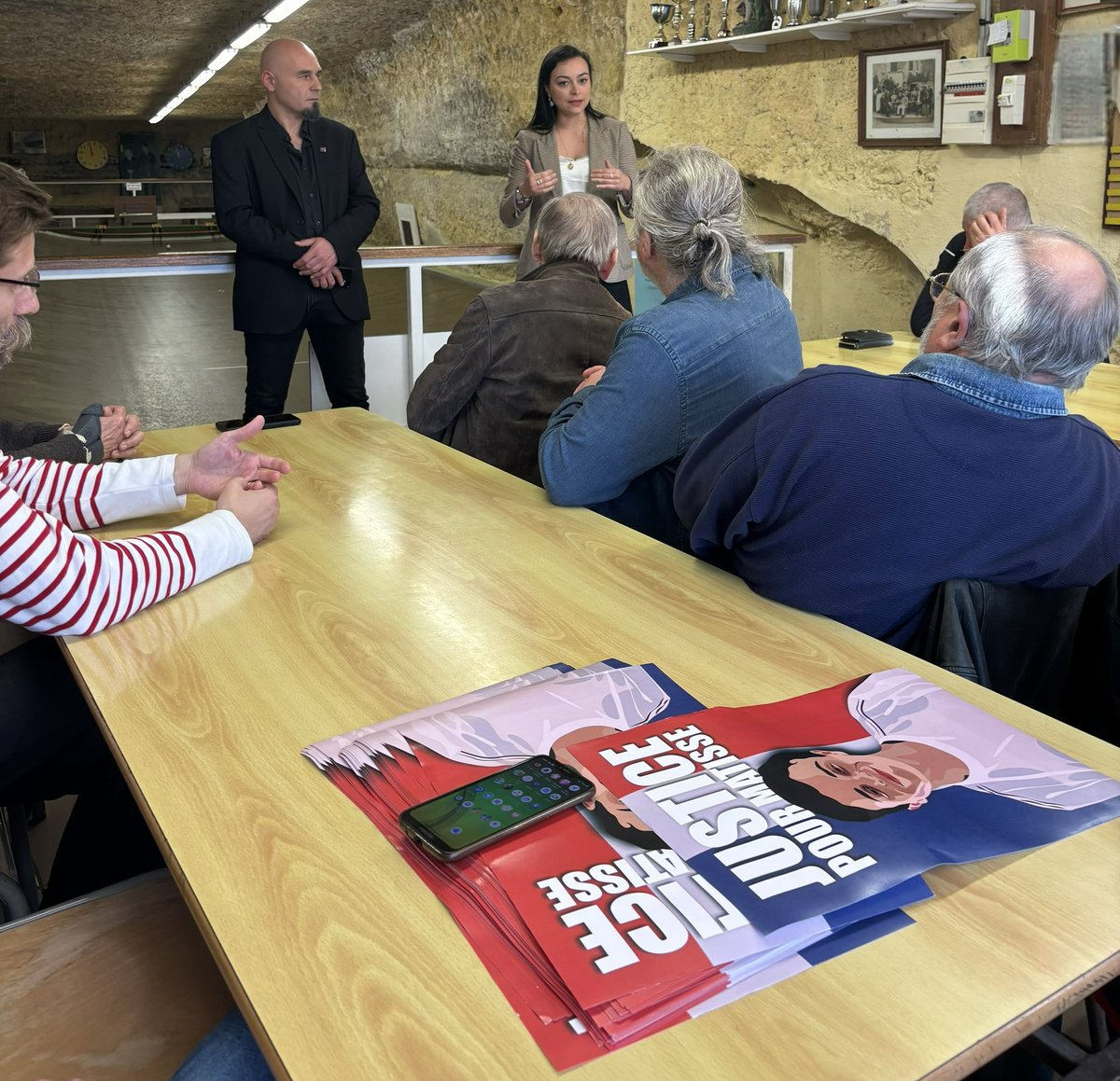 ambre_louisin's tweet image. « @MarionMarechal compte sur notre mobilisation durant ces 36 jours : continuons de convaincre, de tracter, de coller et de boiter ! 

Le vote @Reconquete_off constitue le seul vote utile car notre groupe ECR est le seul capable de faire basculer la majorité à droite au Parlement…