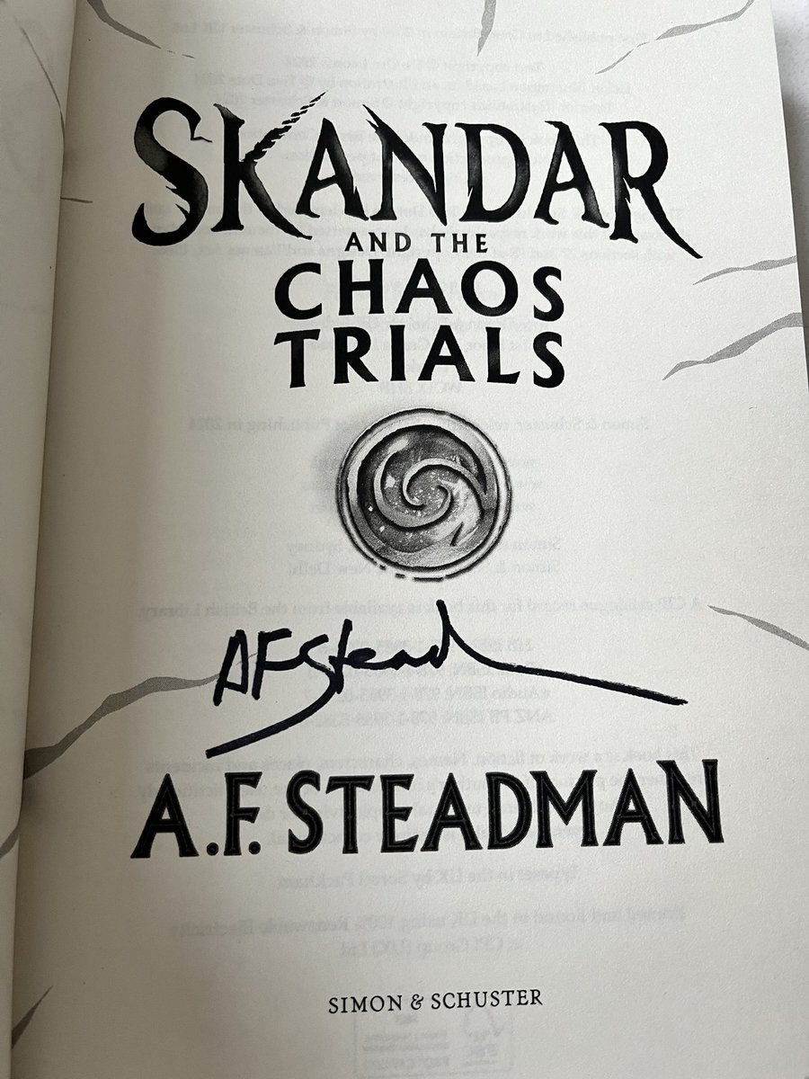 Couldn’t decide between the Waterstones or indie versions of Skandar and the Chaos Trials so needed both 😂 Wow, think I’ve just scraped my jaw off the floor after that ending! Truly epic, it was such a gripping read 📖 @annabelwriter @simonkids_UK checkemoutbooks.wordpress.com/2024/05/04/ska…