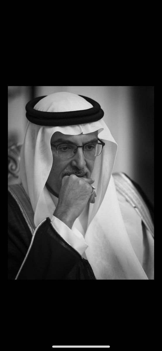 لابدّها يا سعود بتغيب شمسي
ذي سنةٍ رب الخلايق فرضها

و لعلها حريتي بعد حبسي
و لعلي ألقى عند ربي عوضها

غاب نور البدر في هذا اليوم ، الله يرحمه ويغفرله ويسكنه فسيح جناته ..
#بدر_بن_عبد_المحسن