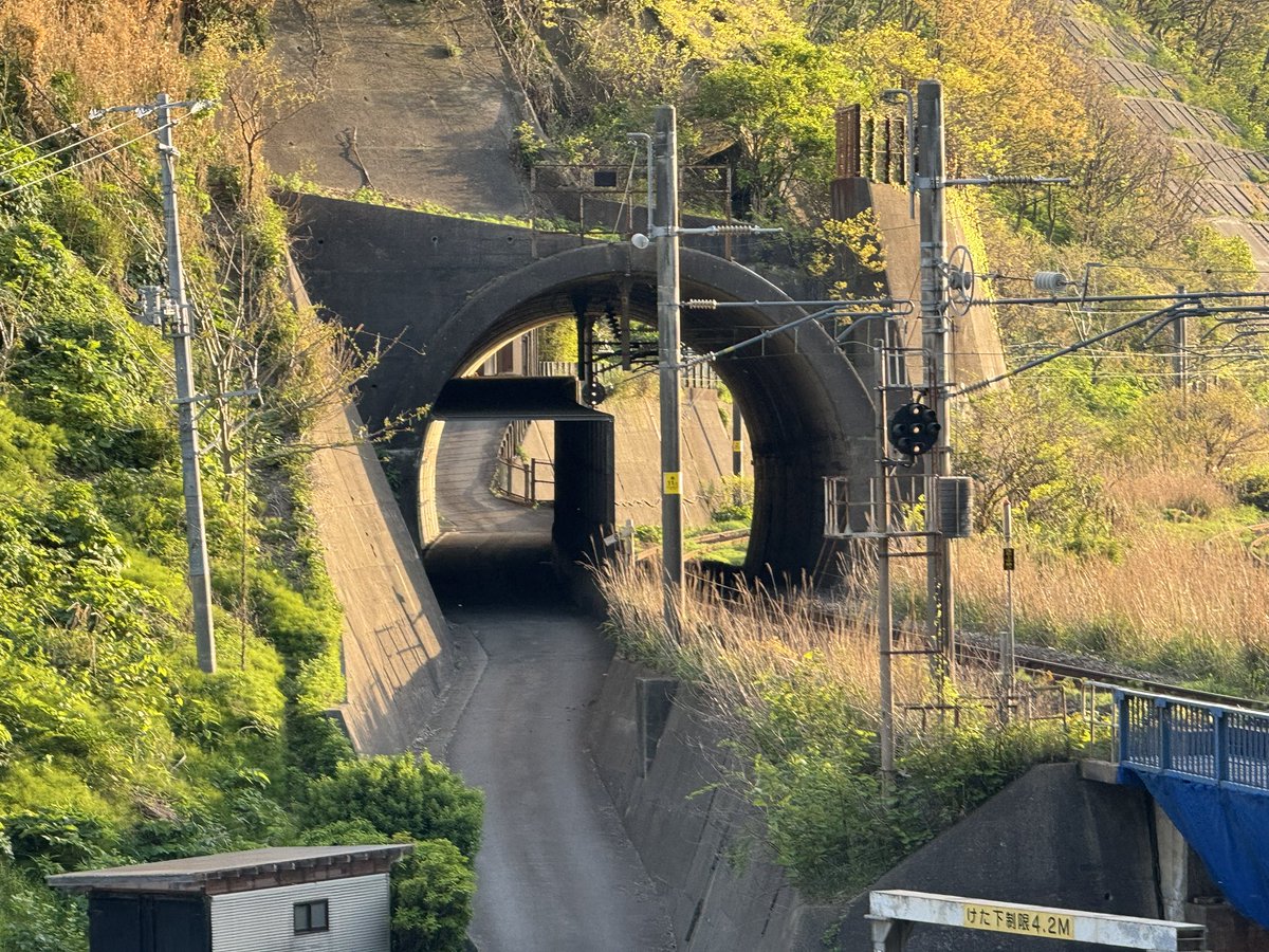 みんな大好き羽越本線の道路•鉄道併用トンネル。