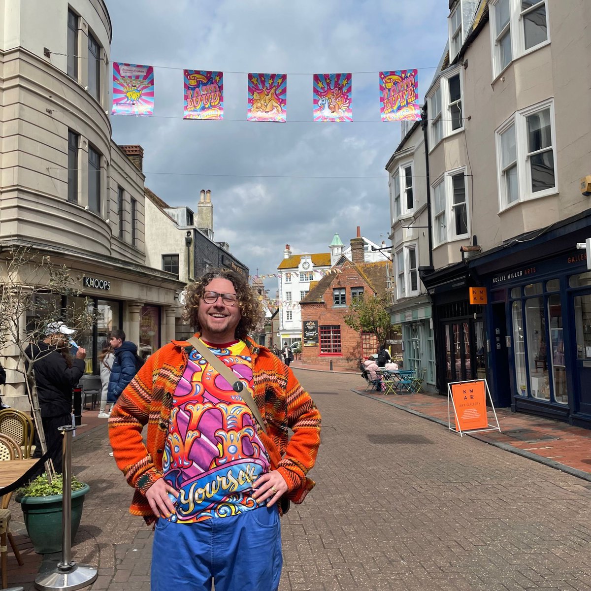 Happy bank holiday weekend! We love May in our beautiful city; celebrating art and creativity with #BrightonFestival and #BrightonFringe both starting today! As you explore our vibrant city centre, we hope you enjoy our #BrilliantBrighton banners designed by Dave Pop! #Brighton