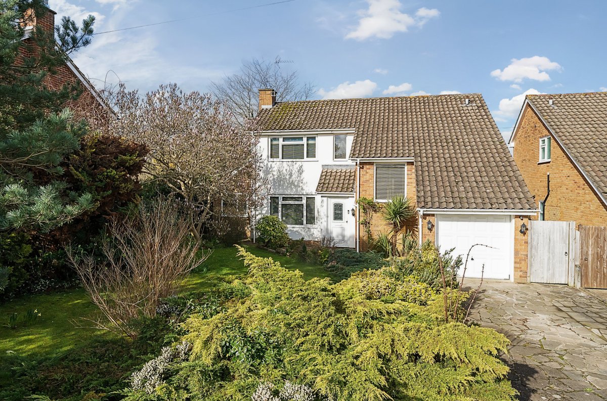 BourneAgents's tweet image. 📍 ELMBRIDGE

🏡 FOR SALE -  An impressive four bedroom detached family home providing over 2000 sq ft of accommodation in a sought after and highly regarded Village location.

🔑 Asking Price £950,000

🌐 bourneestateagents.com/property/Leath…
📞 01932 864242

#Cobham #Fetcham #ForSale #Surrey