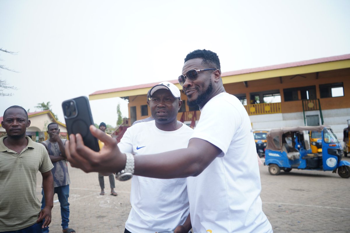 Getting a selfie with Baby Jet @ASAMOAH_GYAN3 is a must at the ARG Torch Relay.
