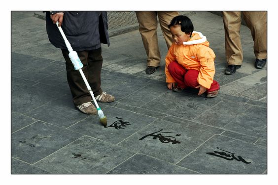 #street #photography #photooftheday #streetphotography #travel #city  #town #streetstyle 

Chinese citizens enjoy doing calligraphy exercises with large brushes soaked in water on the streets.