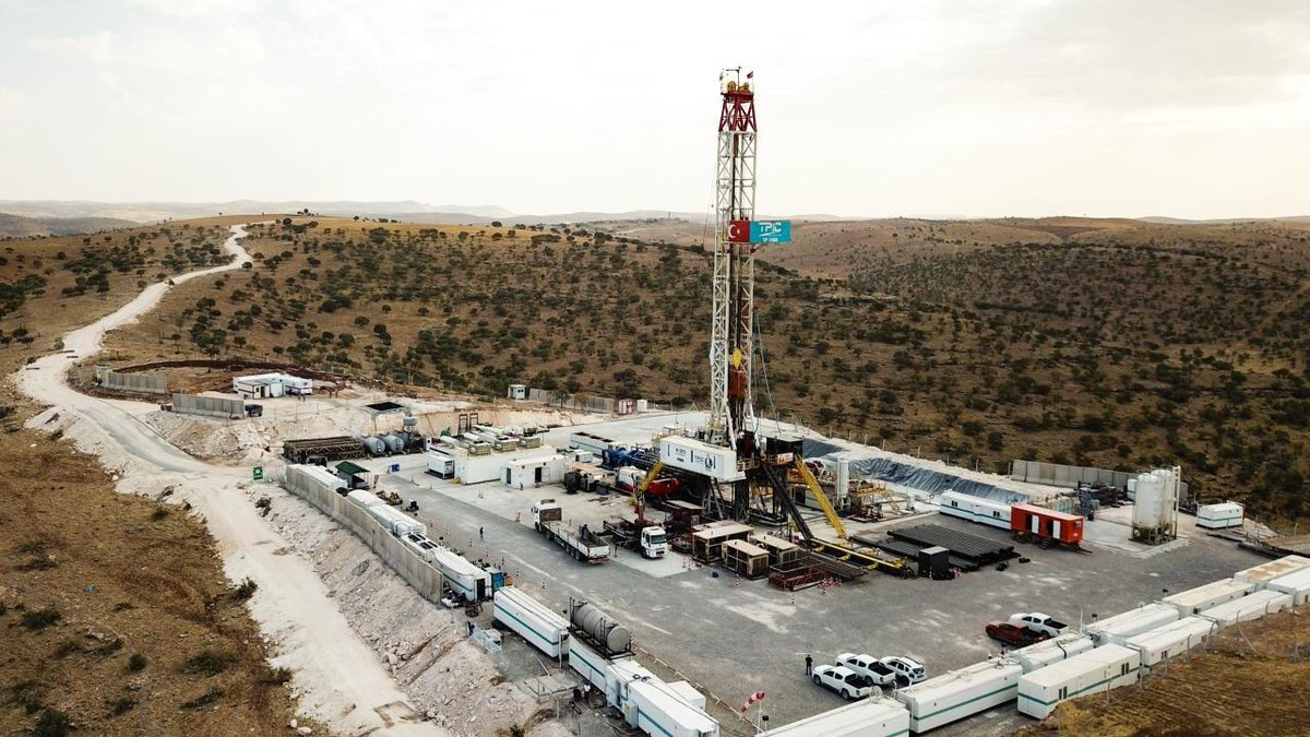 Gabar’a iki yeni sondaj kulesi geliyor! 

KOCA YUSUF 5 BİN METRE DERİNLİKTE SONDAJ YAPABİLİYOR

Petrotek Yönetim Kurulu Başkanı Özgür Çağlan Kuyumcu, Türkiye'nin yerli ve milli ilk sondaj kulesi Koca Yusuf TP1500'ün sahada başarıyla çalıştığını belirterek, yıl sonuna kadar iki…