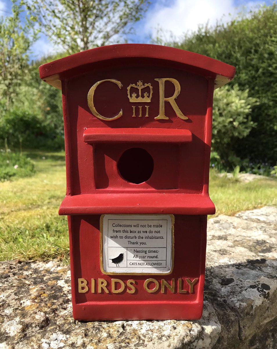 C’mon, @RoyalMail! It’s been a year since we got a new Monarch! As much as this is lovely we can’t let it be the only CIIIR postbox King Charles ever has! Imagine the excitement over an actual new fancy proper cast iron postbox fit for a king! #PostboxSaturday ☺️📮🪺👑