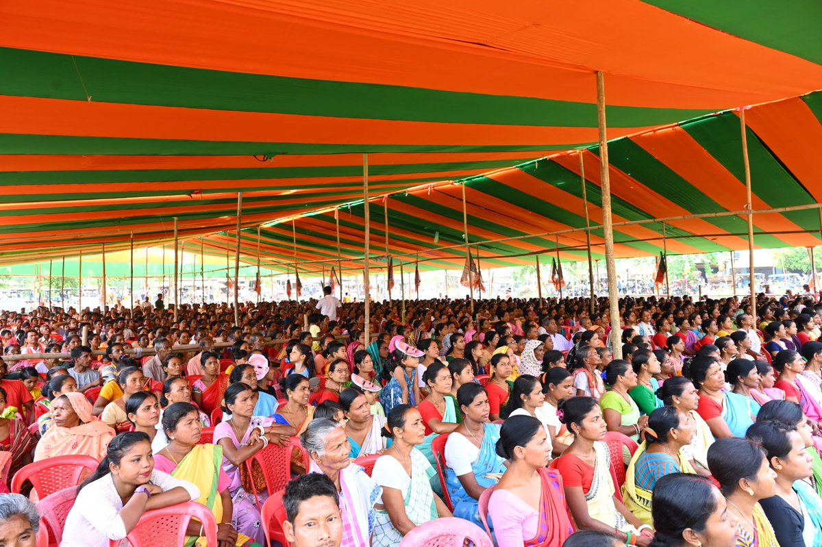 फिर एक बार मोदी सरकार! Delighted to have participated in the Vijay Sankalp Samawesh in support of Guwahati LS Constituency candidate Smt. @Bijuli_KMedhi baidew in Karipara, Goalapara. Guwahati's mandate is for @BJP4India!