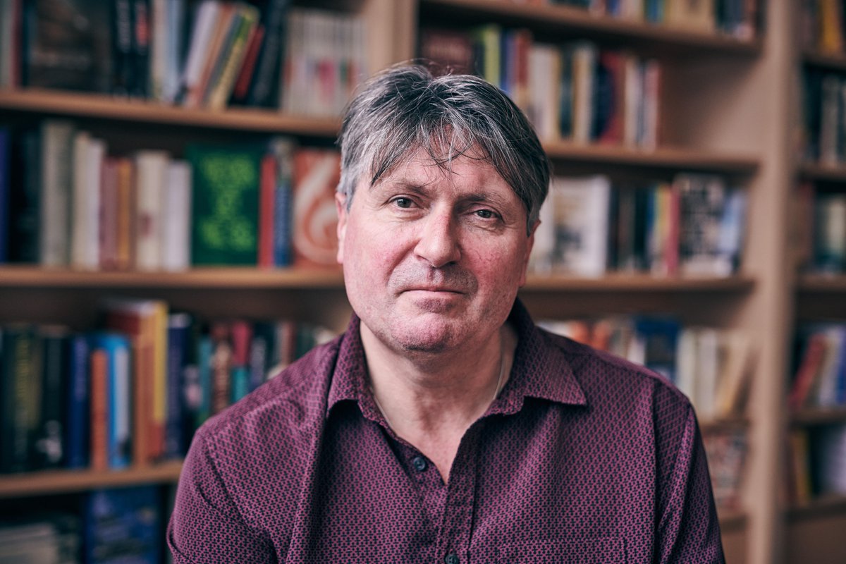 📖Blossomise: An evening with Poet Laureate, Simon Armitage. 📅29 May 2024, 19:30 📍 Salisbury Cathedral 🎫 Tickets are £15 for adults and £5 for children and young people (under 18) Book here: bit.ly/3JEvwQp 📷 : Paul Stuart Photography Ltd