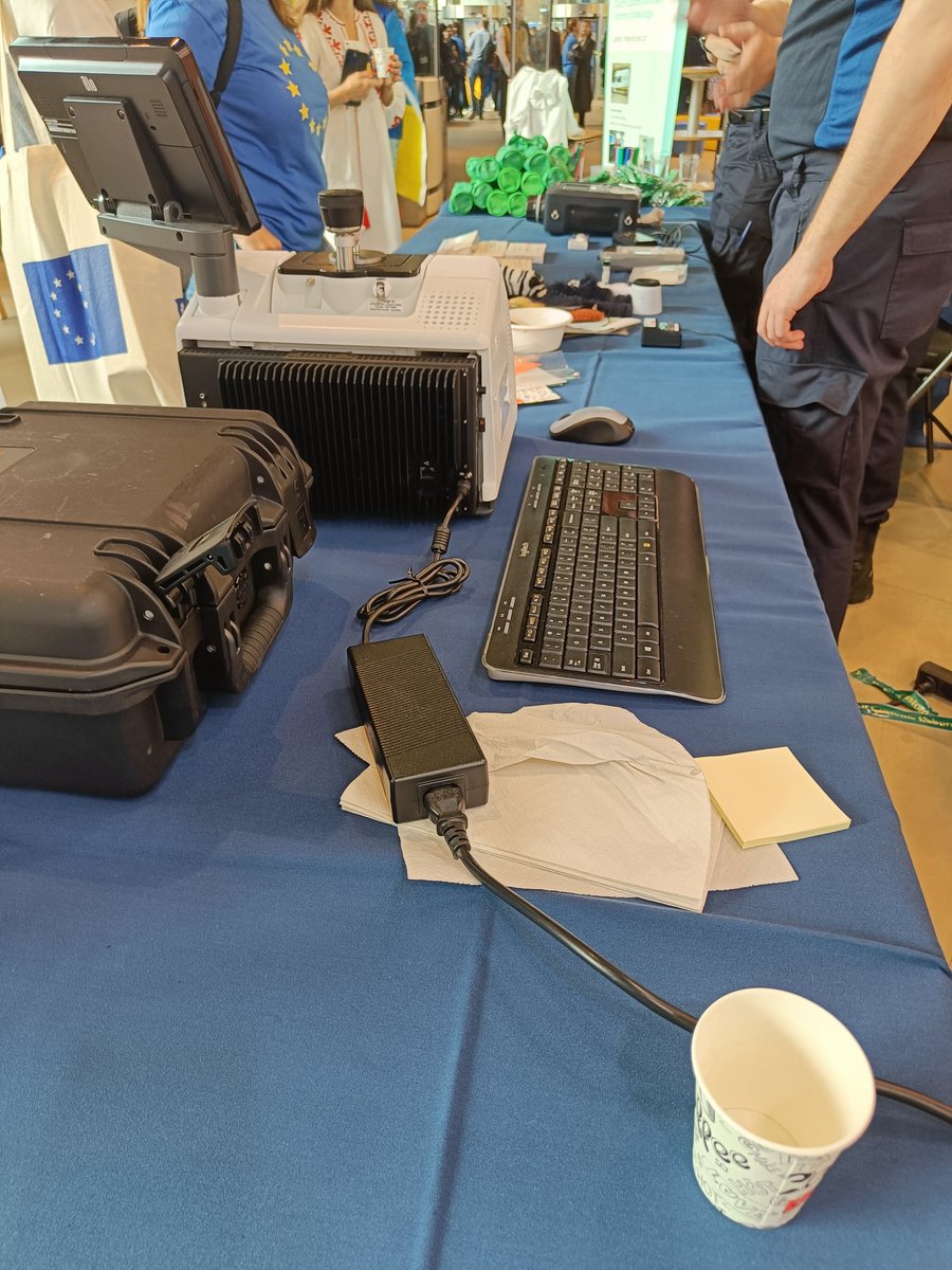 The @eu_commission has opened their doors now. 

Come to the Berlaymont building and visit our exhibition of Customs seizures provided by @SPFFinances and learn more on how #Customs checks for drugs and other illegal goods.

#opendays #EuropeDay