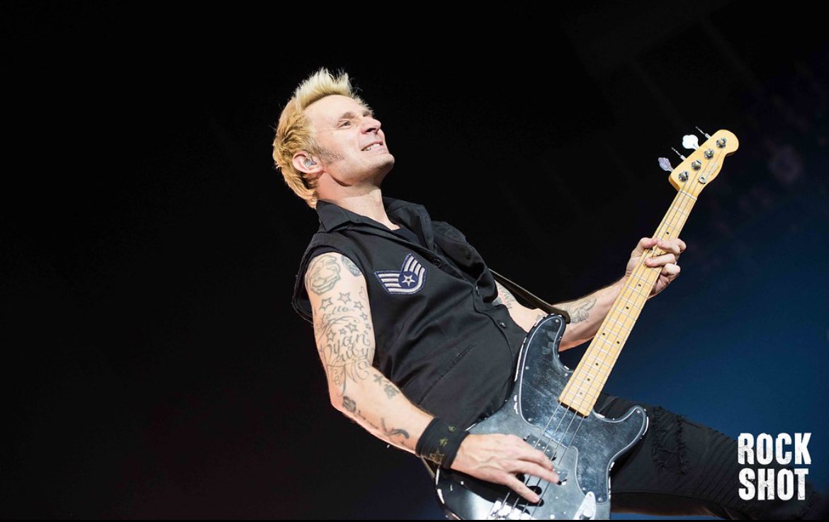 Happiest of birthdays to @GreenDay man @MikeDirnt 🎉

Here’s looking back to when the Bay Area’s favourite punk rockers brought #RevolutionRadio To Londons’s @TheO2 rockshotmagazine.com/live-green-day… via @rockshotmaga