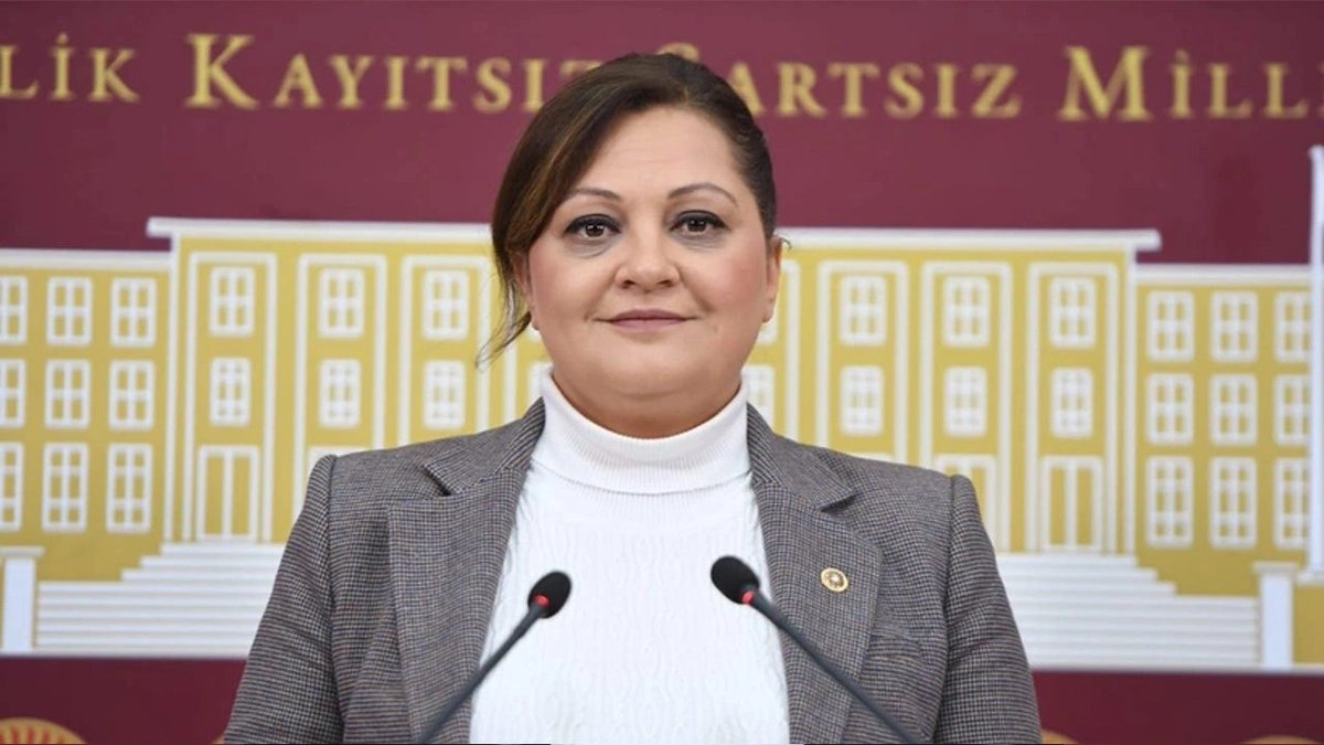 Afyon Belediye Başkanı Burcu Köksal'ın faaliyetleri: Arapça tabelalar kaldırıldı. Sığınmacılara ait kaçak işyerleri mühürlendi. Sığınmacıların nikah işlem ücreti 10 bin liraya yükseltildi. Şehit aileleri, gaziler ve engellilerin su futalarına %85 indirim yapıldı.