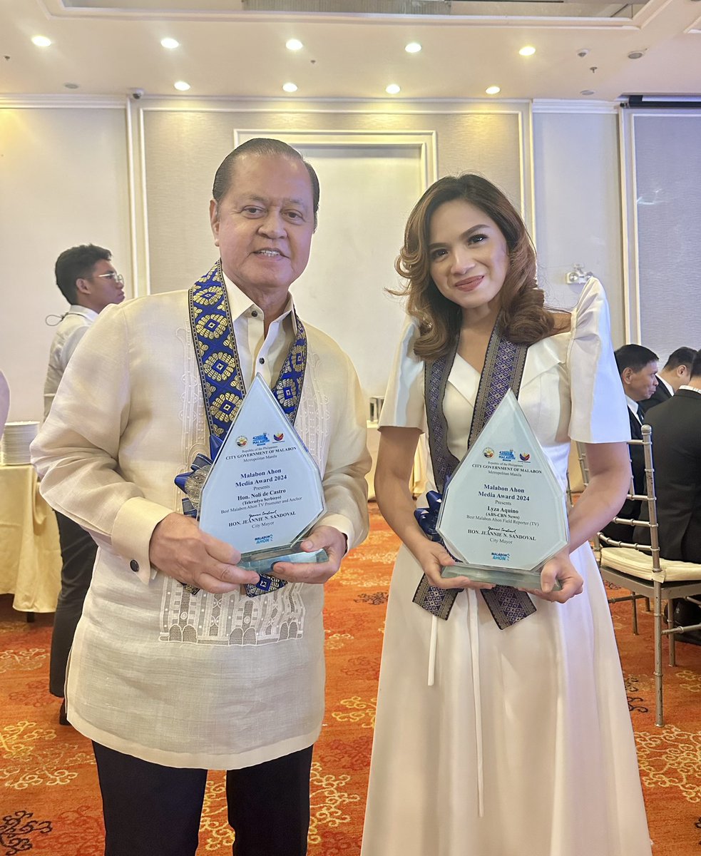 Congratulations, Kapamilya! ❤️💚💙👏

Pinarangalan sa Malabon Ahon Media Award 2024 sina Kabayan Noli De Castro bilang Best Malabon Ahon TV Promoter and Anchor at Lyza Aquino bilang Best Malabon Ahon Field Reporter for TV. (📷: @LyzaAquinoDZMM)
