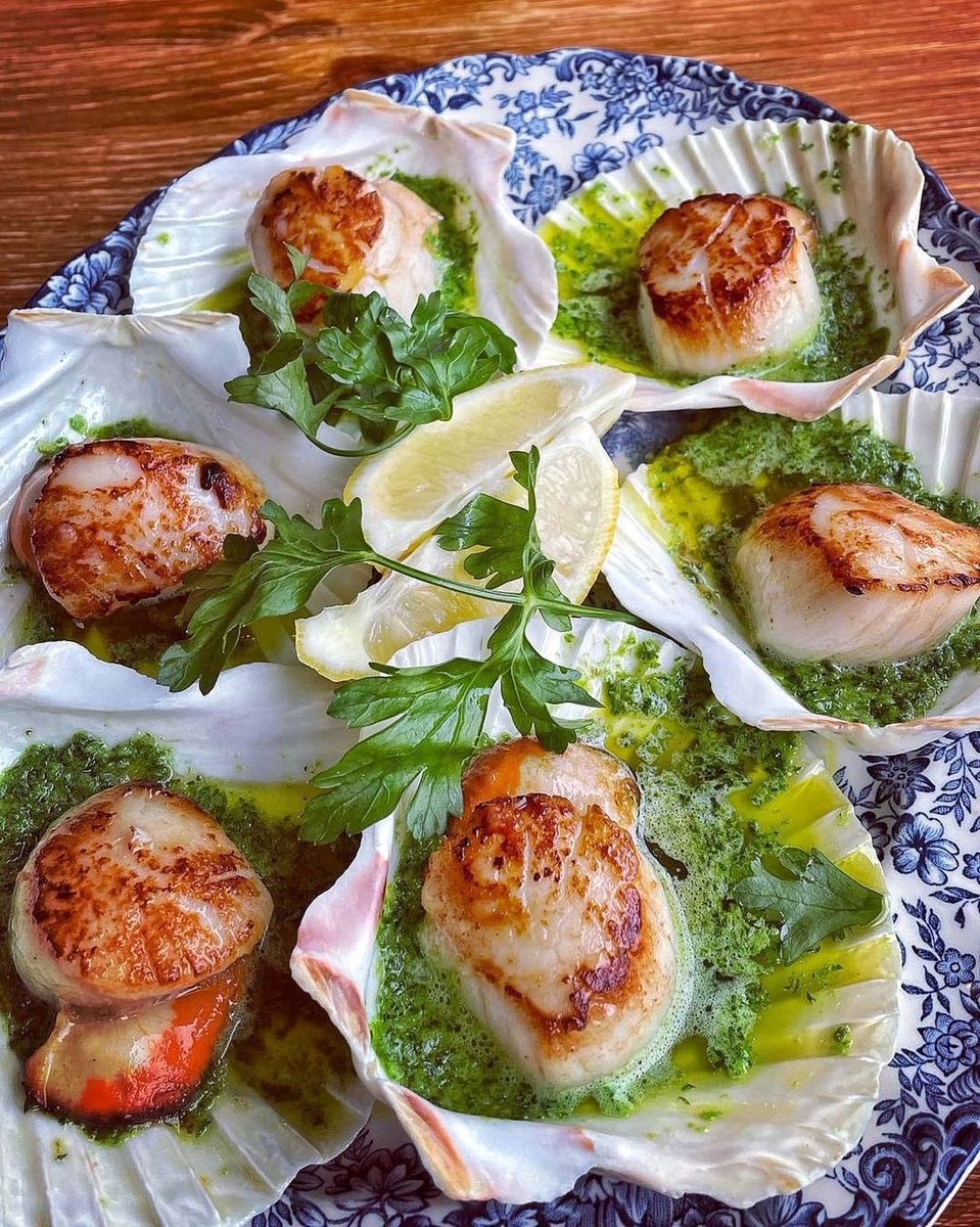 Happy sunny Saturday! ☀️ We have some good availability for the long weekend if you fancy joining us. The menu is packed with super fresh delights such as our Orkney Islands diver-caught scallops, served in the shell with garlic & fresh herb butter. Booking recommended!
