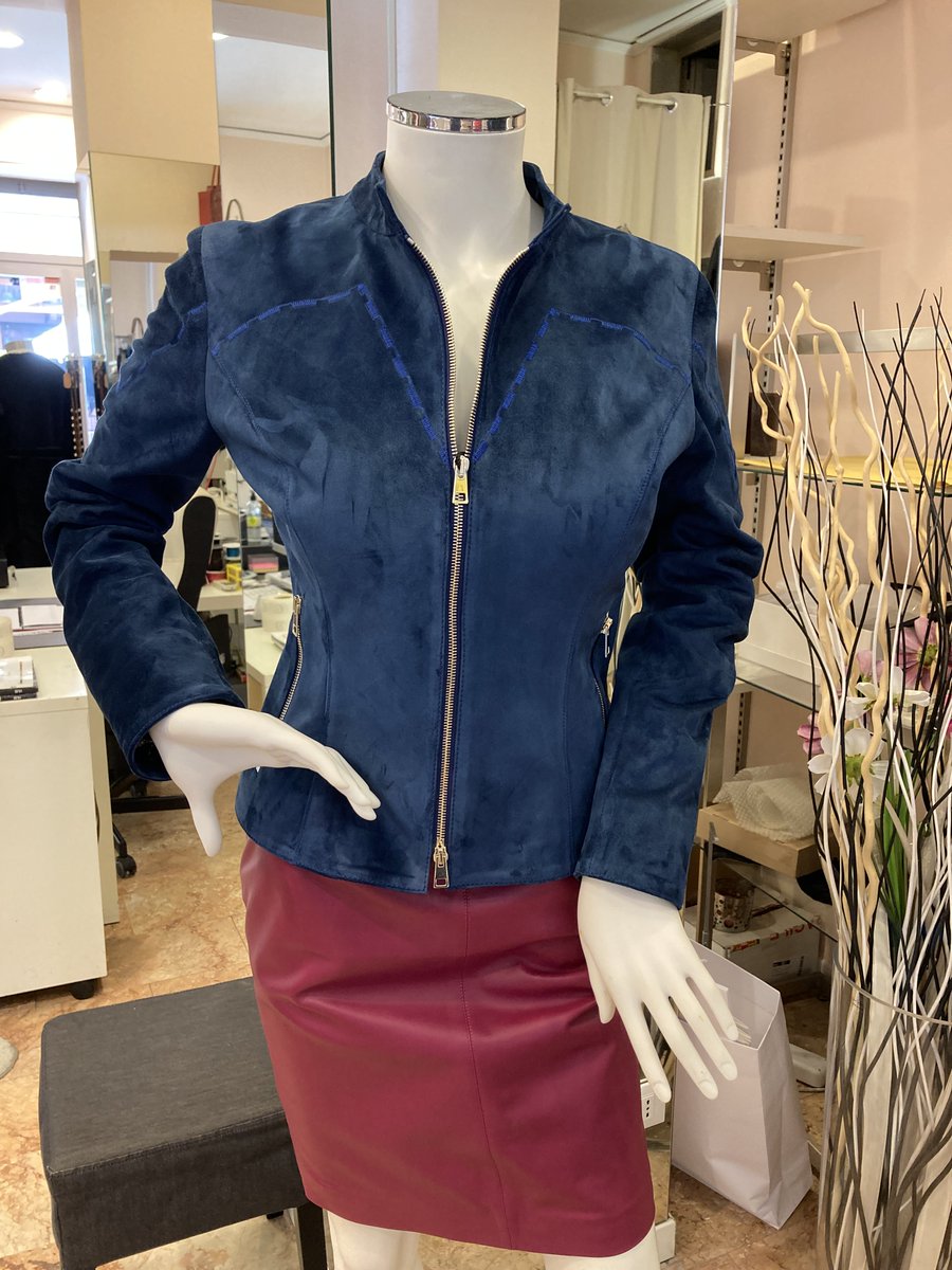 Custom made Suede Leather Jacket with handmade stitchings.
#custommade #leatherjacket #leatherbag #leatherpants #leatherskirt #leatherdress #fattoamano #fattosumisura #handmade #pythonbags