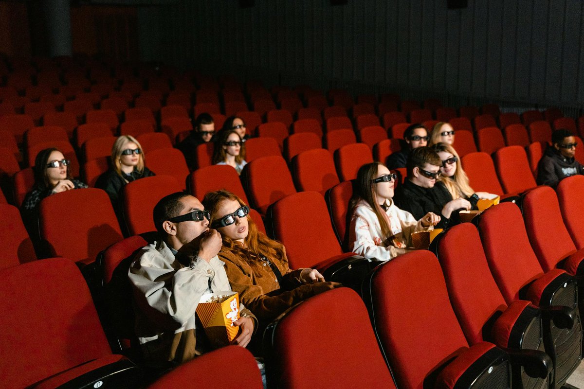 🇫🇷🎦 FLASH | Les entrées dans les salles de cinéma françaises ont fortement chuté en avril 2024 par rapport à avril 2023, avec seulement 12 millions (-35,5 %), soit une diminution d'environ 6,6 millions d'entrées. (Estimations CNC)