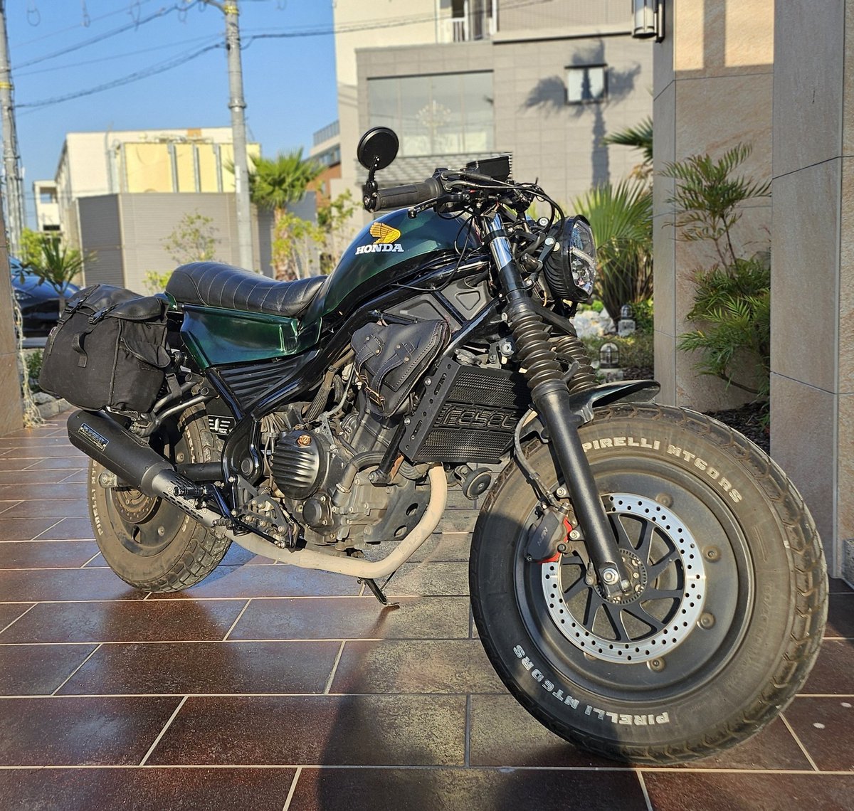 reee_shizuo's tweet photo. 2年ぶりぐらいのセパハン🏍️ https://t.co/8SvqrGG3te