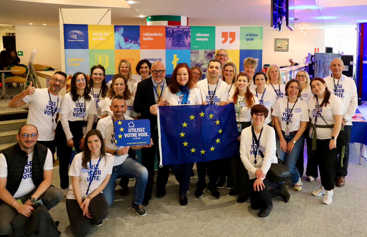 And so it begins! A great day of discoveries, fun and surprises. Come and see how @Europarl_EN works and try out interpretation with the professionals from fantastic #PoweredByDGLINC team⤵️!  @EP_Interpreters @MarcAngel_lu @jcoetjen #EUOpenDoors