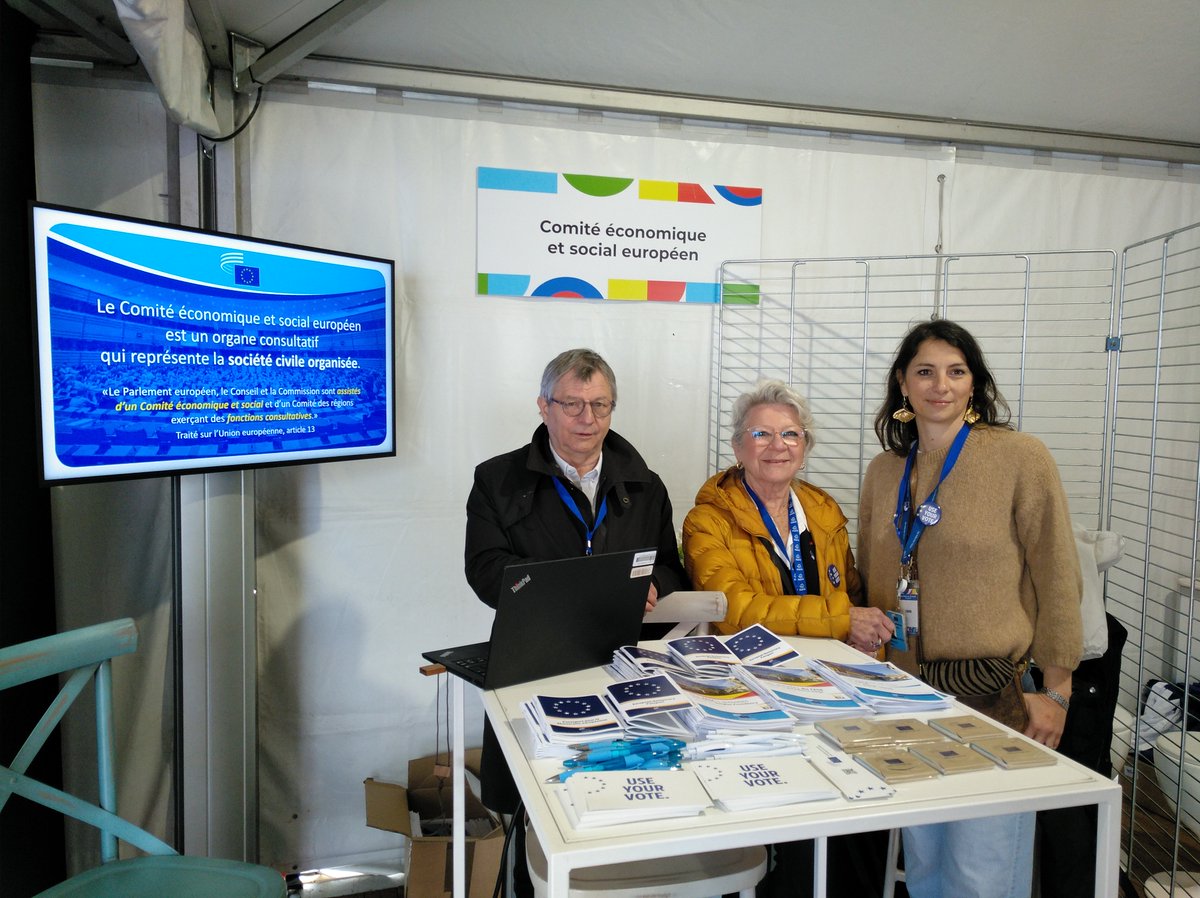 🇪🇺 #JourneeDeLEurope à #Paris! 

👉 Venez rencontrer les membres #CESE <a href="/EmilieProuzet/">Prouzet Emilie</a> <a href="/christophequare/">christophe quarez</a> <a href="/DominiqueGillot/">Dominique Gillot</a> sur le Parvis de Hôtel de Ville pour parler de société civile organisée #EuropeDay 

🎤 Contact médias: press@eesc.europa.eu