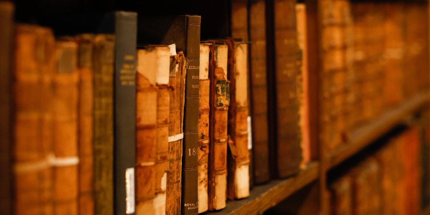 Join us for 'Early modern book collections in the 21st century' a lunchtime lecture hosted by @Library_RIA & RIA's Historical Studies committee. When: Wednesday, 8 May 2024, 1-2pm Where: Royal Irish Academy, 19 Dawson St, D2 Book tickets online: bit.ly/3Uiw3gW?utm_so… #RIAHS