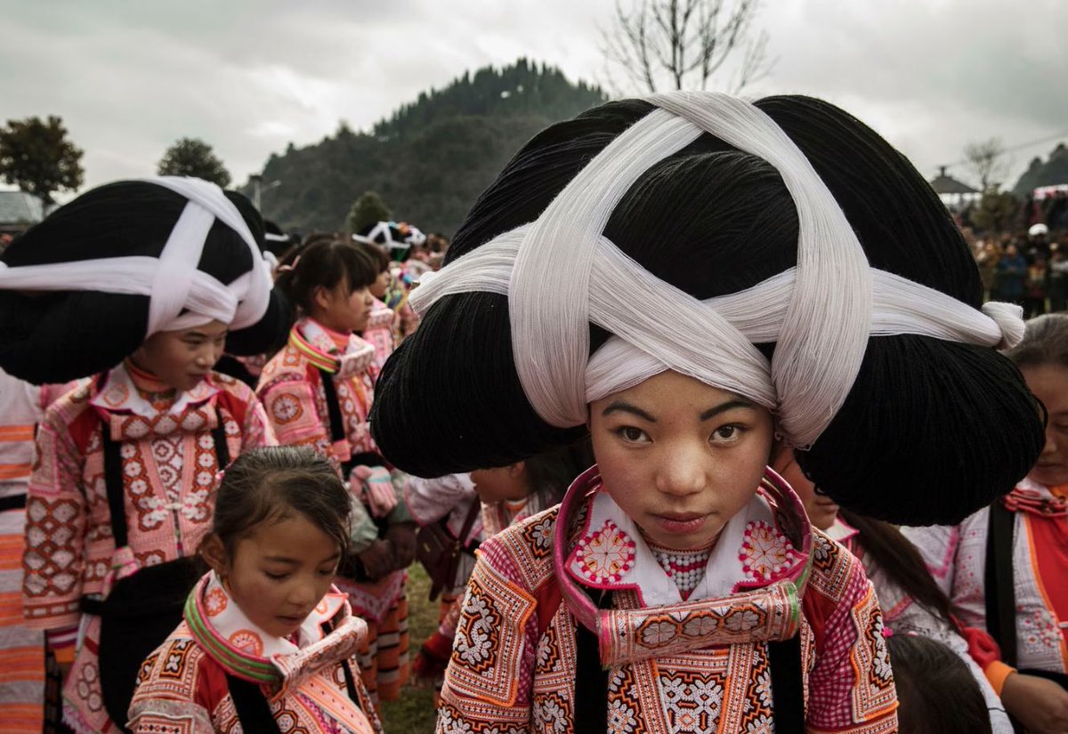 Pictured here are girls from the Long Horn Miao ethnic minority group wearing incredible traditional headdresses to celebrate the Tiaohua Festival, in Longga Village, Guizhou Province. 🌹

#Guizhou #GuizhouProvince #ChineseCulture #China #Photography #VisitChina #Miao