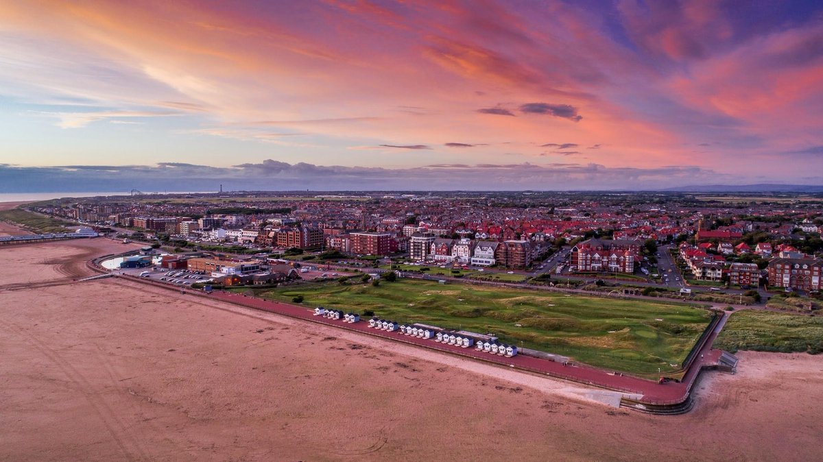 The well-known Mini Links golf facility on Lytham St Annes Promenade is now under the new management of Link Golf UK. They are fully open and have lots of exciting plans for the future! @Littlelinksgolf