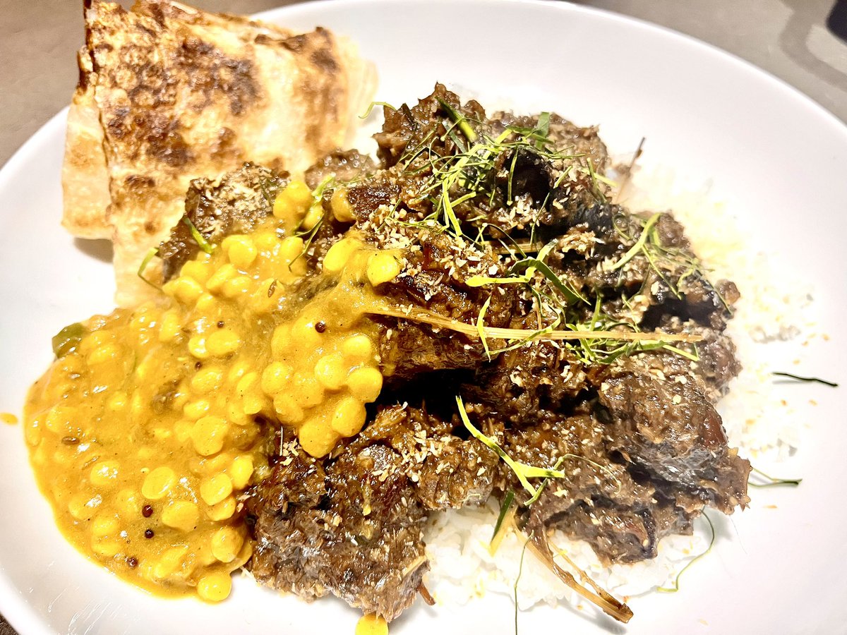 A curry - especially a rendang is never going to look pretty, but man, oh man, it’s tastyyyyyyy

This version using goat was phenomenal and with 12 dried chillies - a good spicy hit.

Served with a hot lentil tarka daal and crispy roti.

Red wine.

Saturday night happiness 🙌