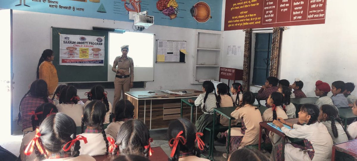 Fatehgarh Sahib Police's Saanjh staff hosted an impactful awareness seminar at Govt. Middle School Shahidgarh, shedding light on child abuse and distinguishing between good touch and bad touch. Empowering our children to stay safe. #ChildSafety #SaanjhShakti
