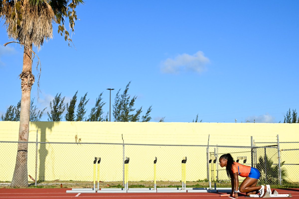 From paradise to 𝐏𝐚𝐫𝐢𝐬 🌴✨ Dit weekend staat voor onze estafetteteams kwalificatie voor de Olympische Spelen op het spel. 🇫🇷 Lees hier hoe je het kunt volgen ➡️ worldathletics.org/competitions/w…