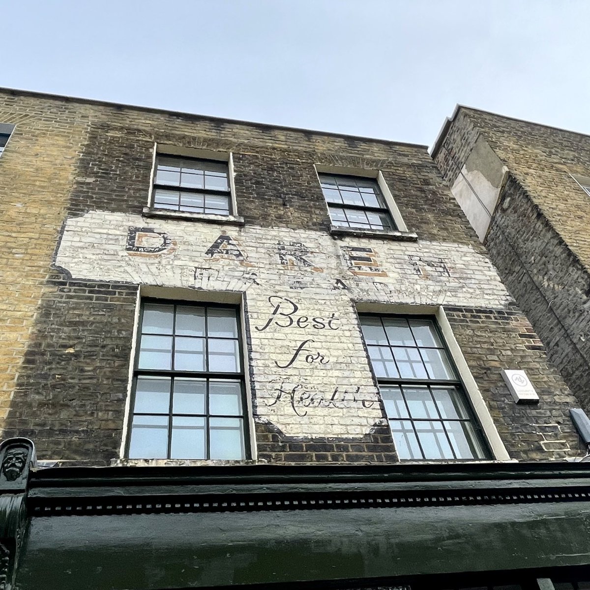 “Daren Bread - Best For Health”

#ghostsign in Stepney Green