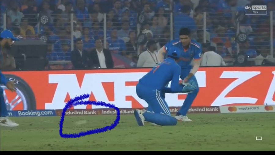 If you watch the footage from side angle of that first ball of WC Final in Australia's innings, it's pretty clear that ball already bounced way ahead of Virat in slips Even if he had dived on his left, it wouldn't have been a wicket