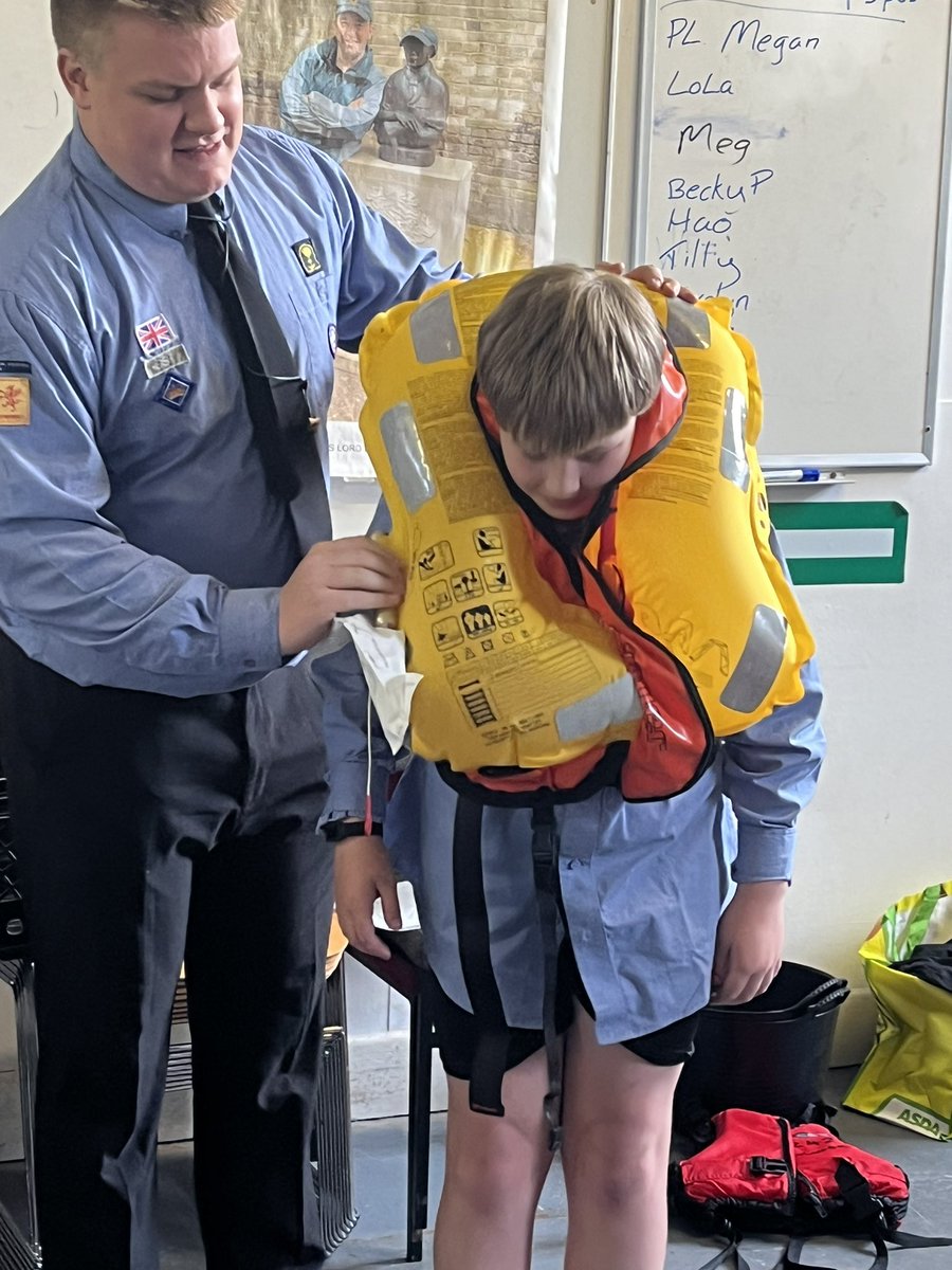 Watchetscouts's tweet photo. Last night our #RNSeaScouts paraded at our HQ for some boating safety theory & first aid refresher quiz towards their various awards. Throwline practise , differences in buoyancy aids & lifejackets. @RYA @SomersetScouts @MoorsAndCoastal @scouts @rya_training https://t.co/yYSe5L2lYm