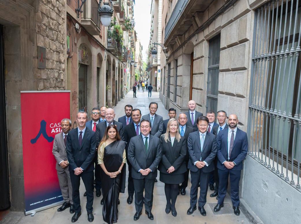 Participé con mis colegas embajadores de #AsiaPacífico en una reunión con @jmalbares en @CasaAsia . Intercambiamos varias ideas para afianzarar las relaciones entre 🇪🇸 y los países de nuestra región. 🤝