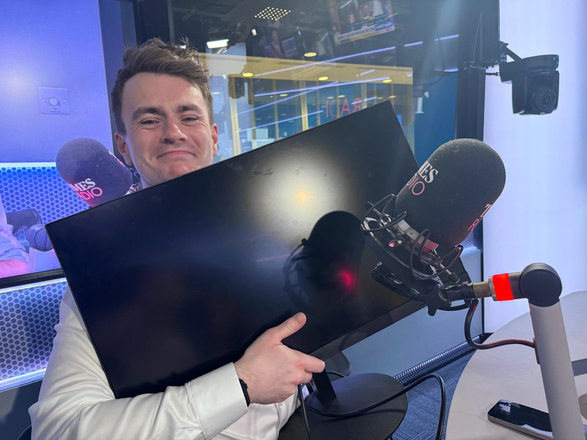 Behind the scenes photos of Election night @TimesRadio.

Here is the completely giant computer monitor I was blessed with - and which we struggled to actually fit in our studio. Mind you, I could see every bit of my spreadsheet…