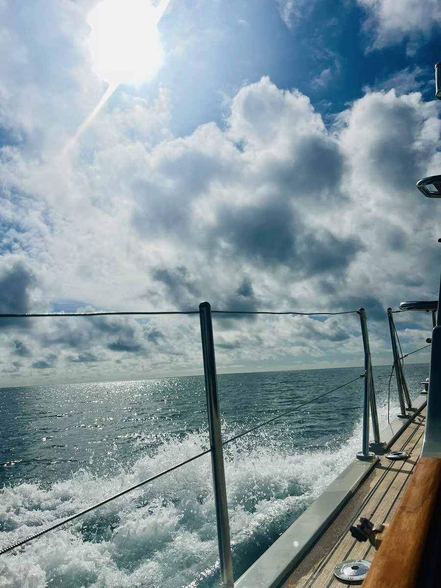 CharlotteHuish2's tweet photo. Happy bank holiday weekend ☀️ 🏴☠️ #toppingup #recharge https://t.co/NP9j9zYebU