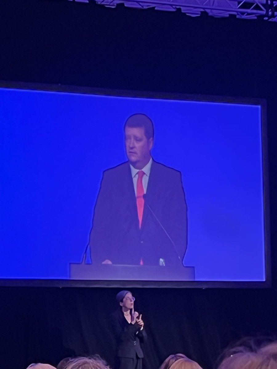 Sir Martyn Oliver. ⁦<a href="/NAHTnews/">NAHT</a>⁩ #nahtconf ‘ungraded inspections - deep dives will go from Sept’ .