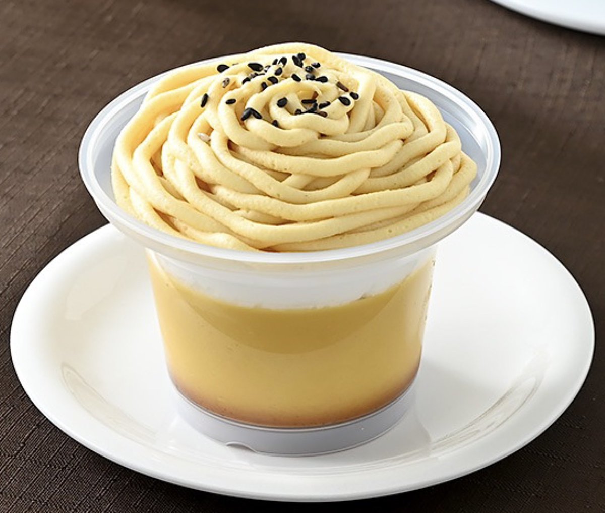 2024年5月7日（火）より、ファミリーマートが「紅はるかのモンブランプリン（298円）」を新発売します。 クリーミーなさつま芋プリンに濃厚なさつま芋クリームをのせた、さつま芋を存分に味わえるスイーツです。 shingekifood.com/entry/2024/05/…