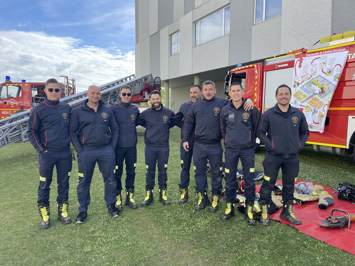 BomberosVLL's tweet photo. Nuestro equipo ya está preparado para participar un año más en la Feria de la Ciencia Sostenible de la @UVa_es  
Muestra de 🚒 y herramientas, demostraciones y fiesta de espuma para terminar https://t.co/oCuXecXFie