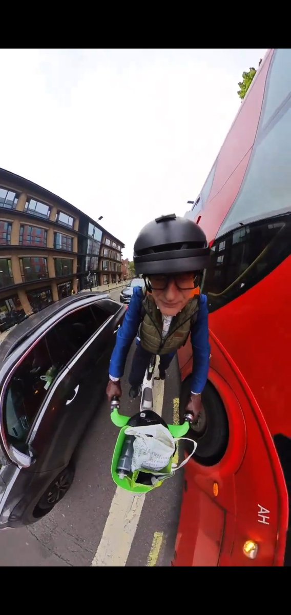 @CharlotteEmmaUK @AndrewN_E_W_S @y_alibhai Well Green Vine pedals everywhere saving energy whilst bothering & cussing at motorists with his helmet on.
Ofgem love him ,so do Ofcom.
London Cabbies call him 'Bellend on a Bike' .