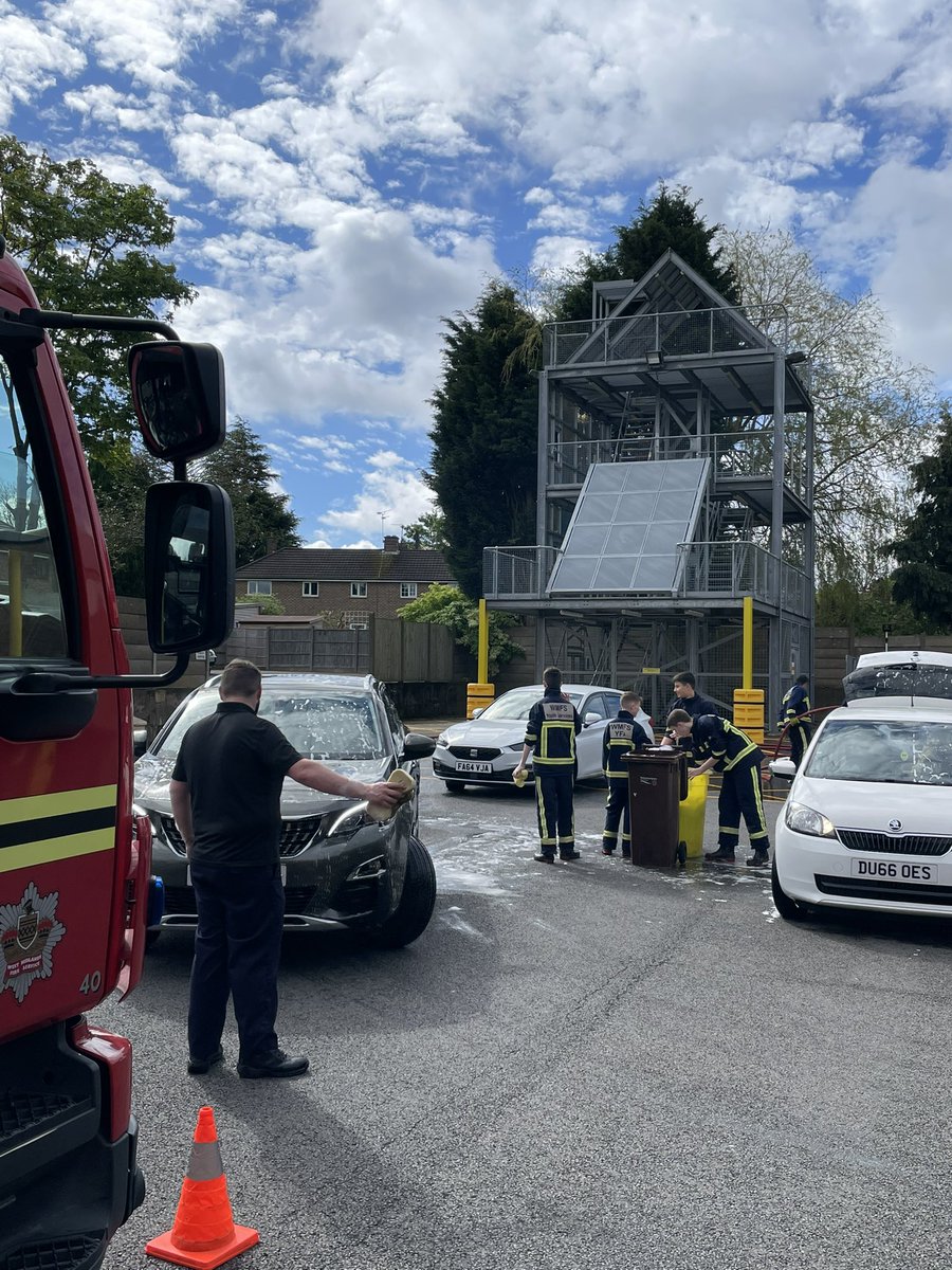Andd we’re off!!! Don’t forget, car wash today till 16:00 at fallings park fire station!!🚗🧽
@WestMidsFire @WMFSFallingsP @firefighters999 @UKFireCadets