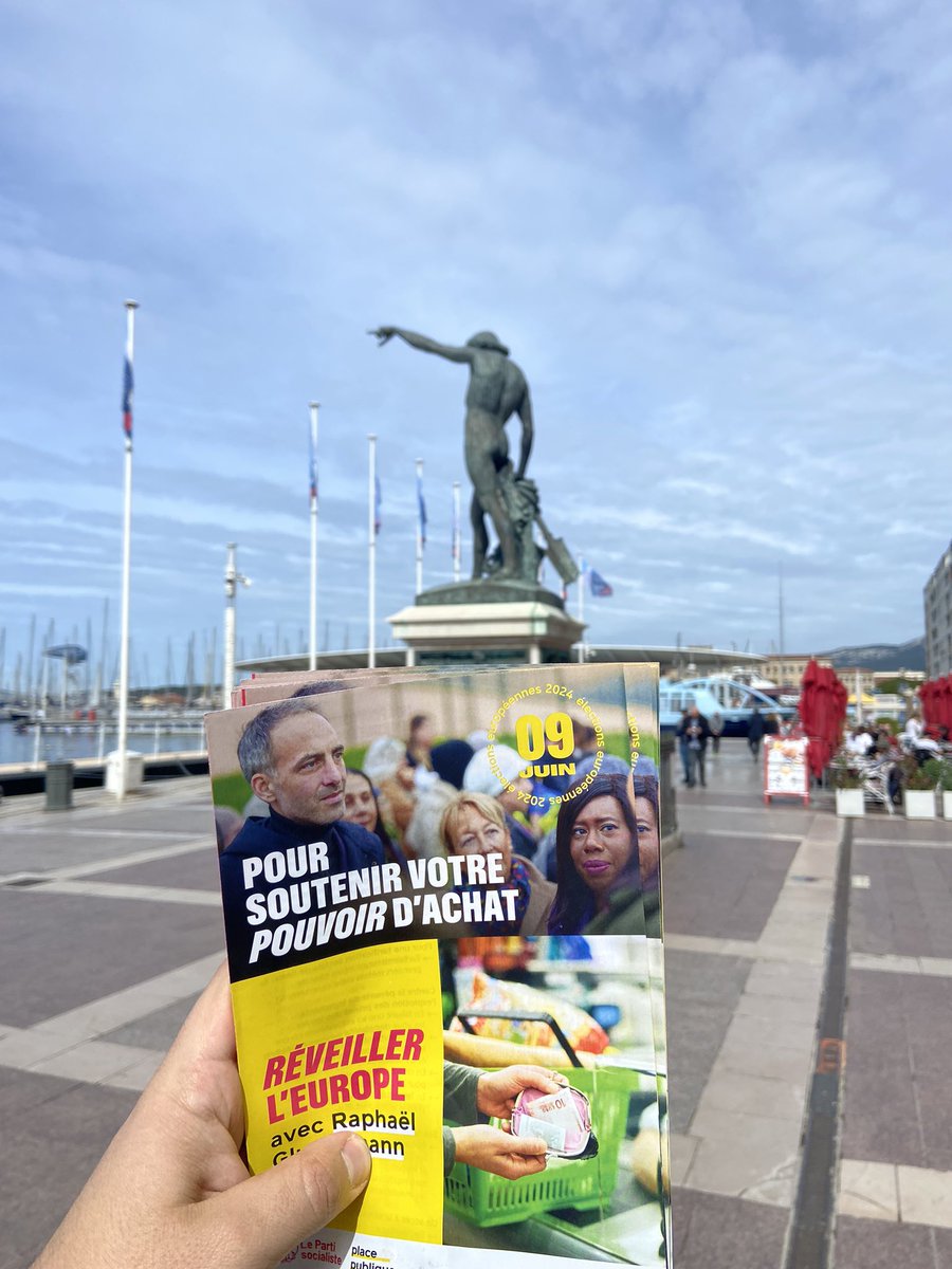Action commune @placepublique_ et @partisocialiste ce matin à #Toulon pour soutenir la liste des #Europeennes2024 de #Glucksmann. Le 09 Juin 2024 on vote @rglucks1