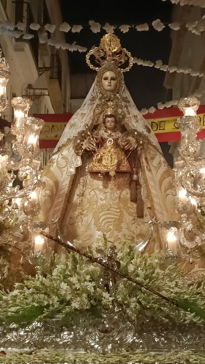 Hoy se ha 77 años de la Coronación Pontificia de la Santísima Virgen del Rosario, Patrona de Cádiz. Madre Dominicana, ruega por nosotros 🙏