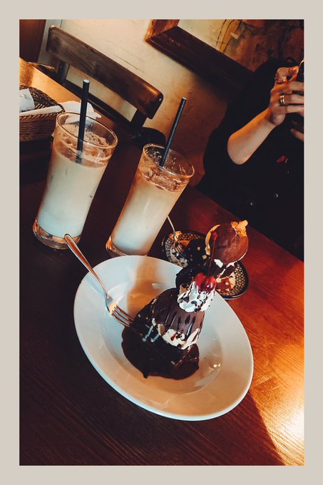 「飲み物 テーブル」のTwitter画像/イラスト(新着)
