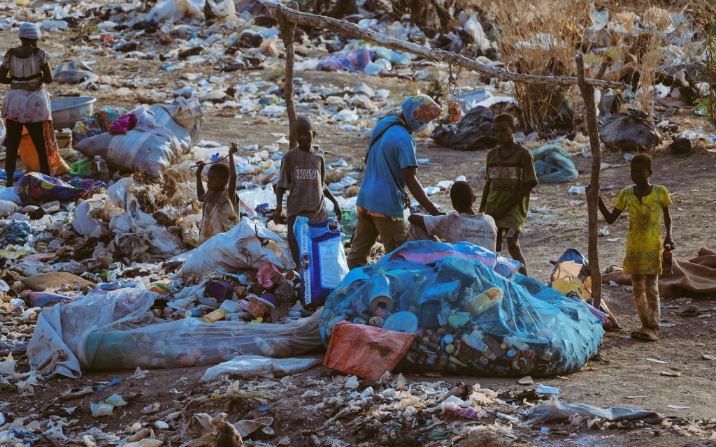 Its so sad that plastic is eating the world  up 😪 causing so harm to the environment  and our health ,lets all come together as one to say no to plastics   
#saynotoplastics
#wecandobetter
#letsgoawaywithplastics 
Shot and photographed by me 
Awuni william 😎