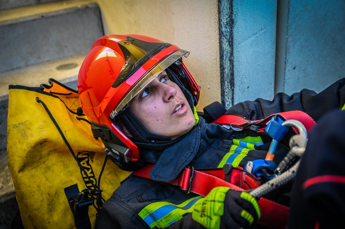 Ils risquent leur vie pour sauver celle des autres. 👩‍🚒👨‍🚒

En cette #JournéeInternationaledesSapeursPompiers, nous remercions les 1 703 sapeurs-pompiers volontaires et les 954 sapeurs-pompiers professionnels qui interviennent quotidiennement aux côtés de la population du