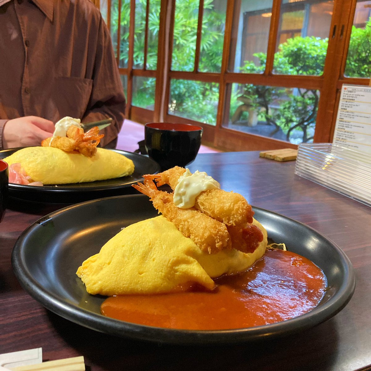 大阪に来ること2桁回。
ソース味、粉もんはもういいかな？と思い、
とうとう来ましたよ、オムライス発祥の店・北極星ヽ(￣▽￣)ﾉ
卵が極薄なのにトロッとしてて美味しい！これはワザワザ食べに来る価値ありですな。