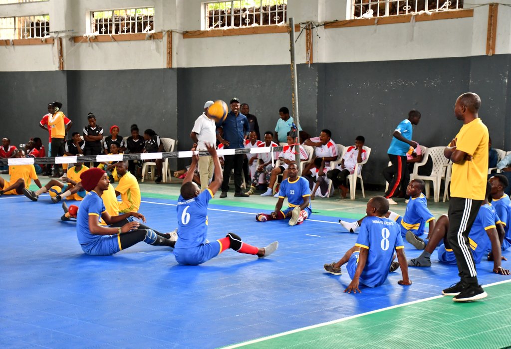 Muri @RubavuDistrict hari kubera imikino isoza amarushanwa y'#UmurengeKagameCup ku rwego rw'Igihugu mu mikino itandukanye aho Guverineri @Dushimimanal yatagije imikino ya #Volleyball, #Basketball na #Sitball.