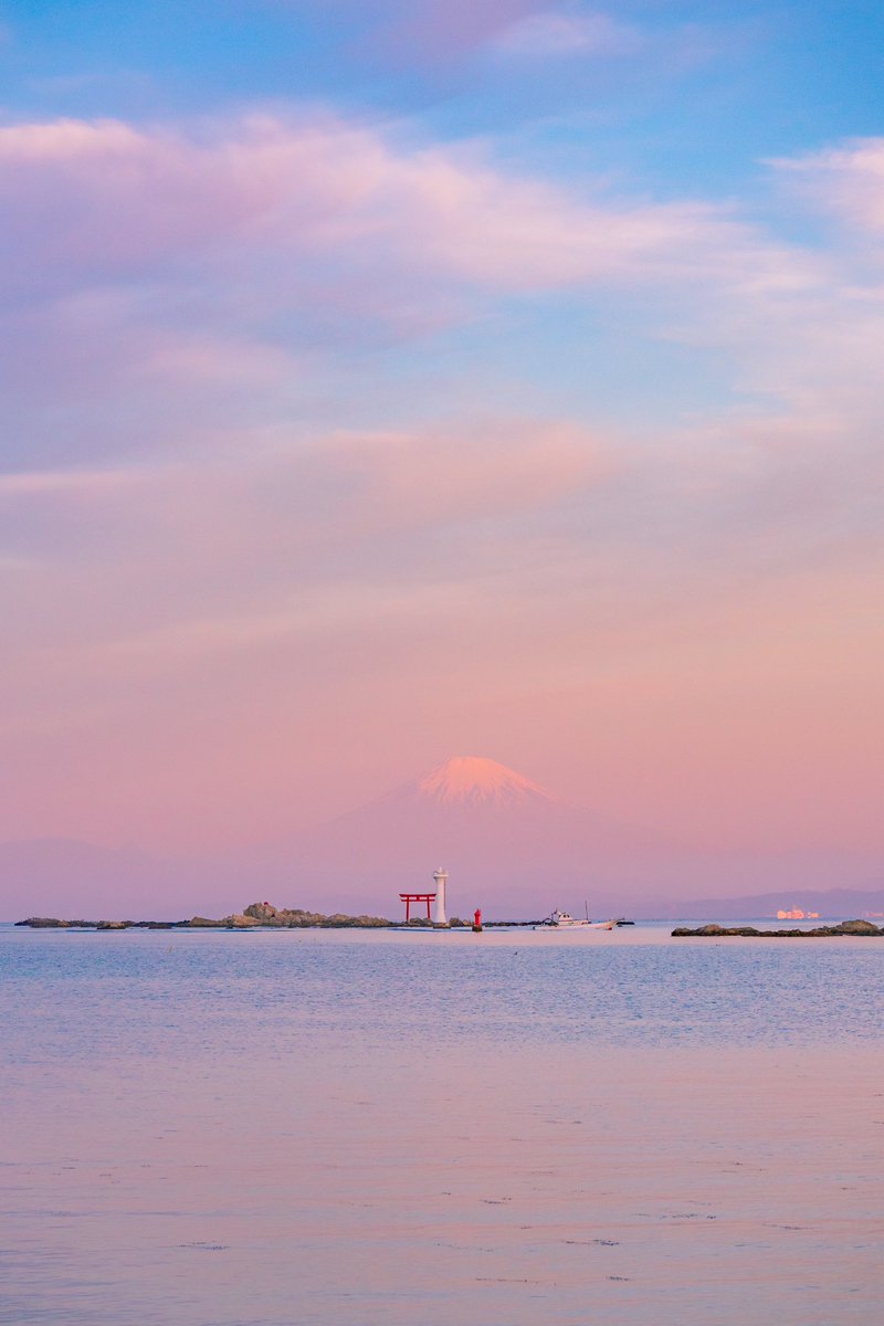 富士山も赤く染まった朝の葉山。